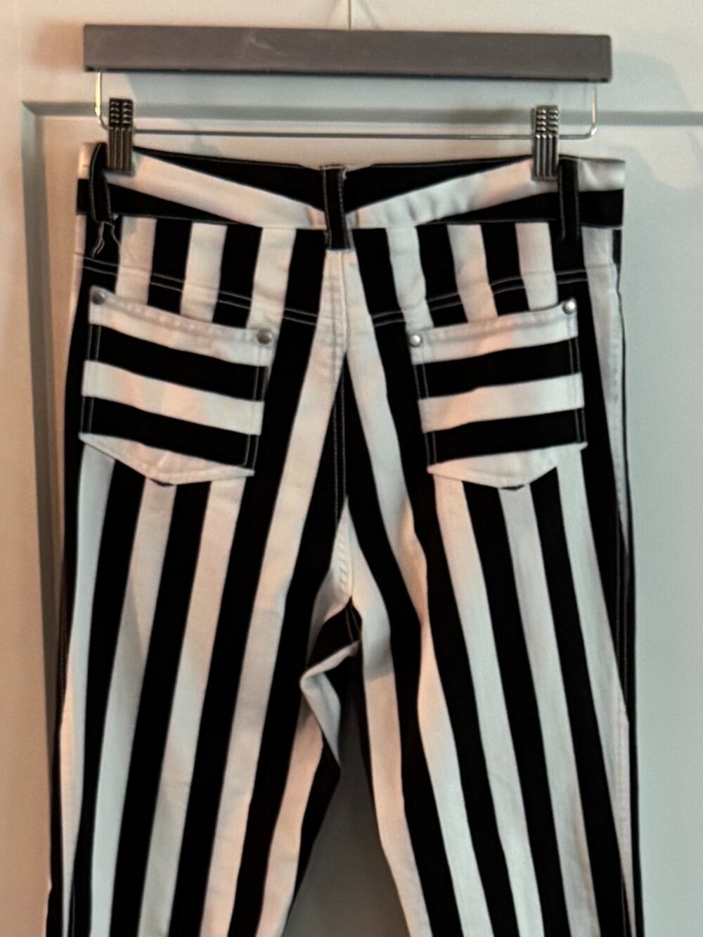 Alice + Olivia Black and White Stripe Flared Pants Size 8 - Picture 3 of 8